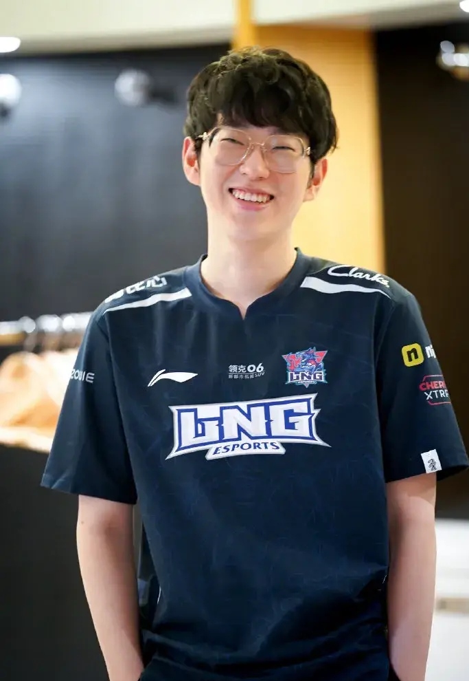 HKA力克JDG,Scout极限生还后反打峡谷大战四强赛,让粉丝疯狂欢呼 HKA力克JDG,Scout极限生还后反打峡谷大战四强赛,让粉丝疯狂欢呼